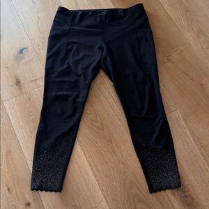 Lululemon Black Leggings Size 10 - full length w silver reflective ankle detail